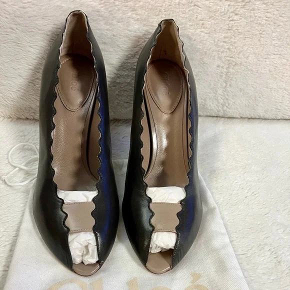 CHLOÉ Leather Keyhole Accent Pumps 🤍 - Picture 7 of 8